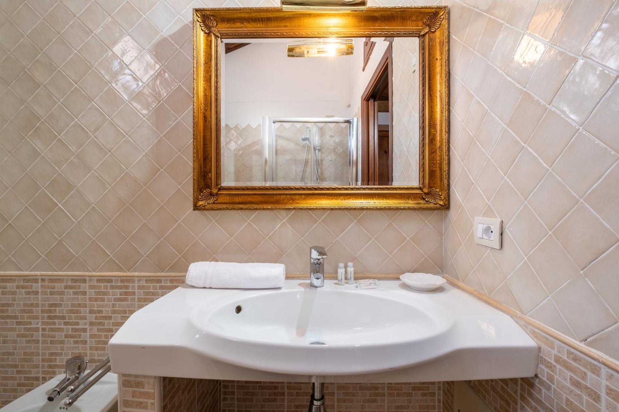 Corte Cristina & Suites Quartucciu Bagian luar foto