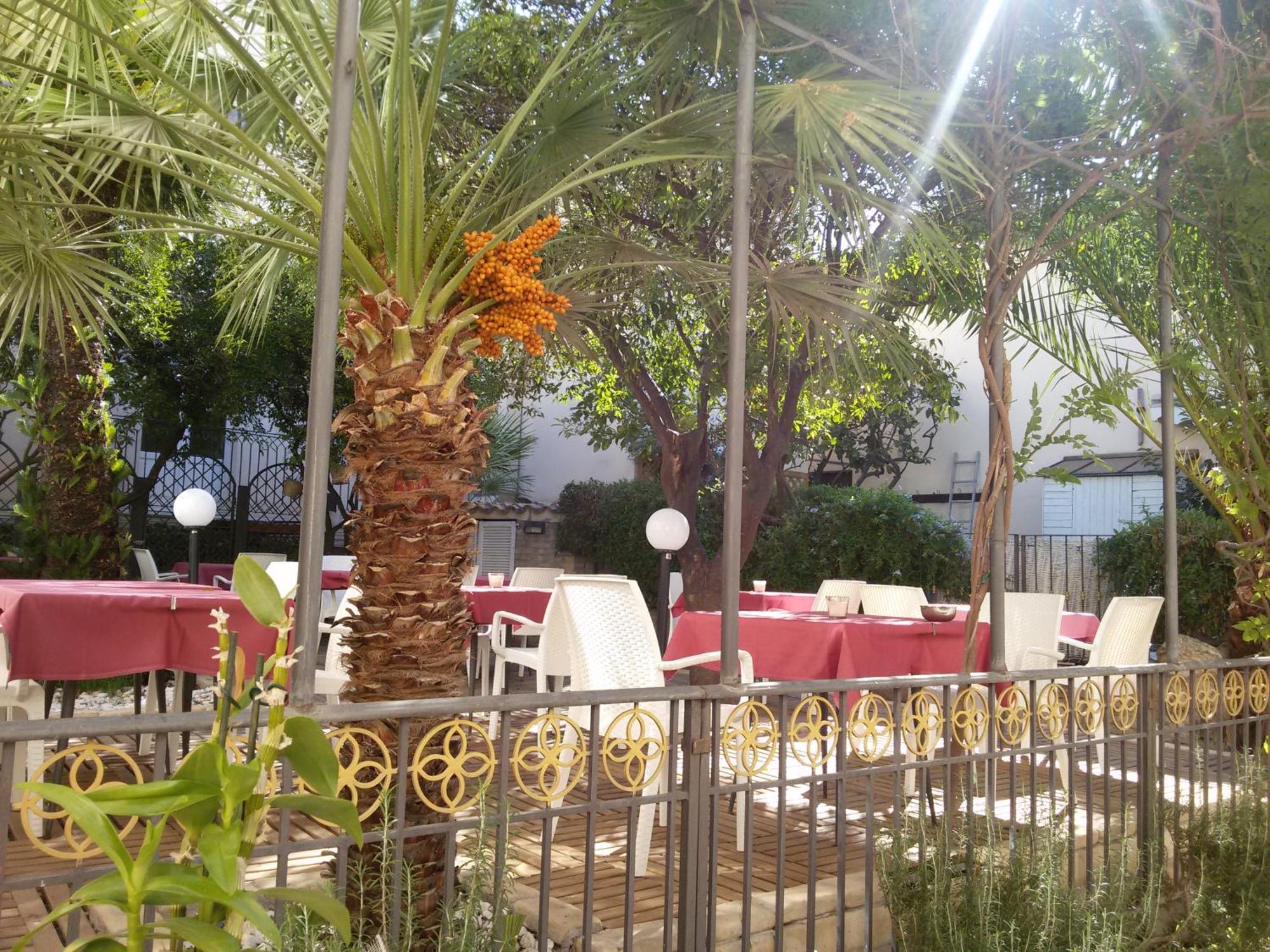 Corte Cristina & Suites Quartucciu Bagian luar foto